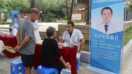 展仁德風(fēng)范,護(hù)百姓健康丨省衛(wèi)健委青年專(zhuān)家義診服務(wù)進(jìn)社區(qū)